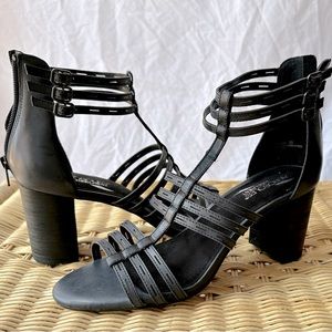 ⚡️⚡️Aerosoles NWOT black heels. Size 10. Zip on back of heel. Comfort heel rest